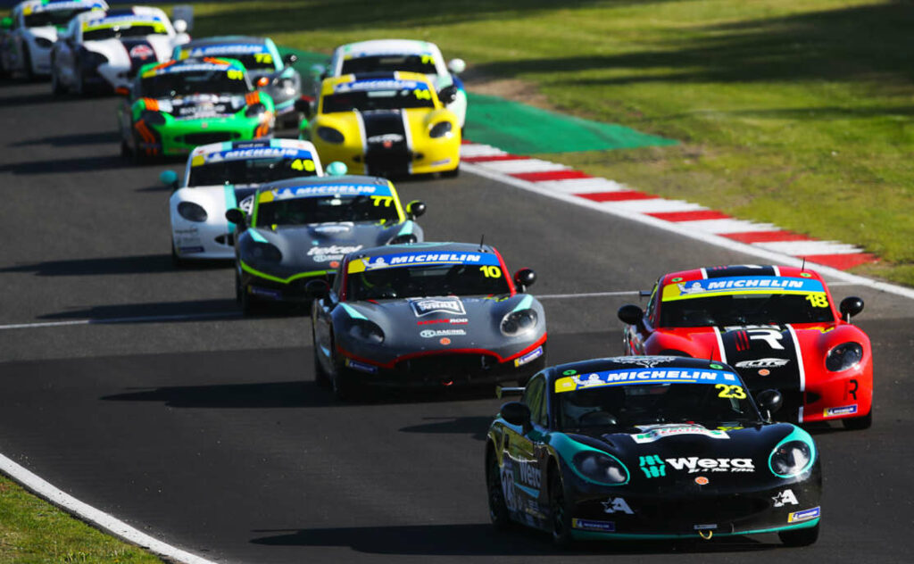 Le, Macintyre And Reynolds Take Ginetta Junior Wins At Brands Hatch