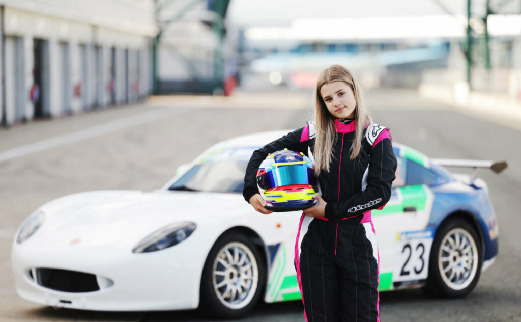 Holly Miall joins Fox Motorsport for rookie Ginetta Junior campaign