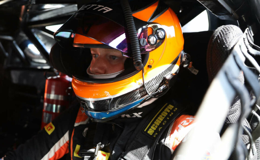 Freddie Tomlinson confirms British GT return in Ginetta GT4 with Raceway Motorsport.