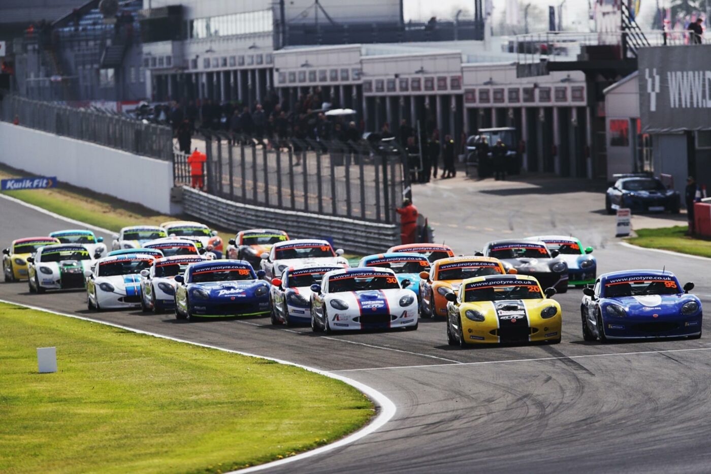 Talented Trio Share Ginetta GT5 Challenge Wins At Donington Park