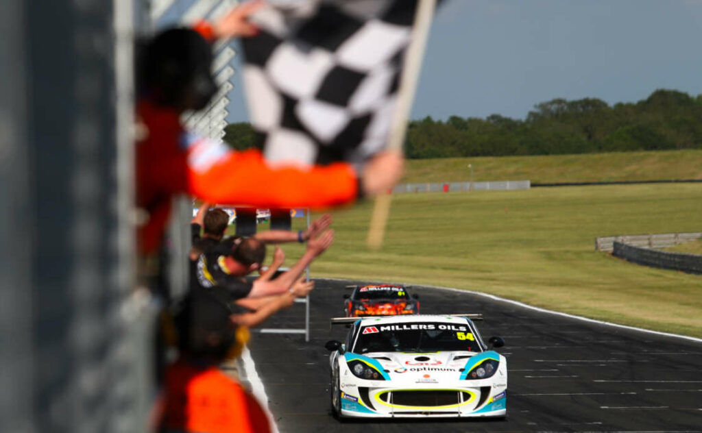 Smalley Enjoys Snetterton Double In Ginetta GT4 SuperCup