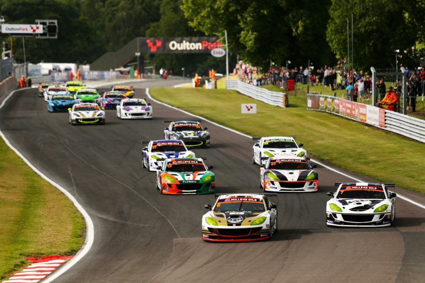 High Five For James Kellett With Oulton Double In Ginetta GT4 SuperCup