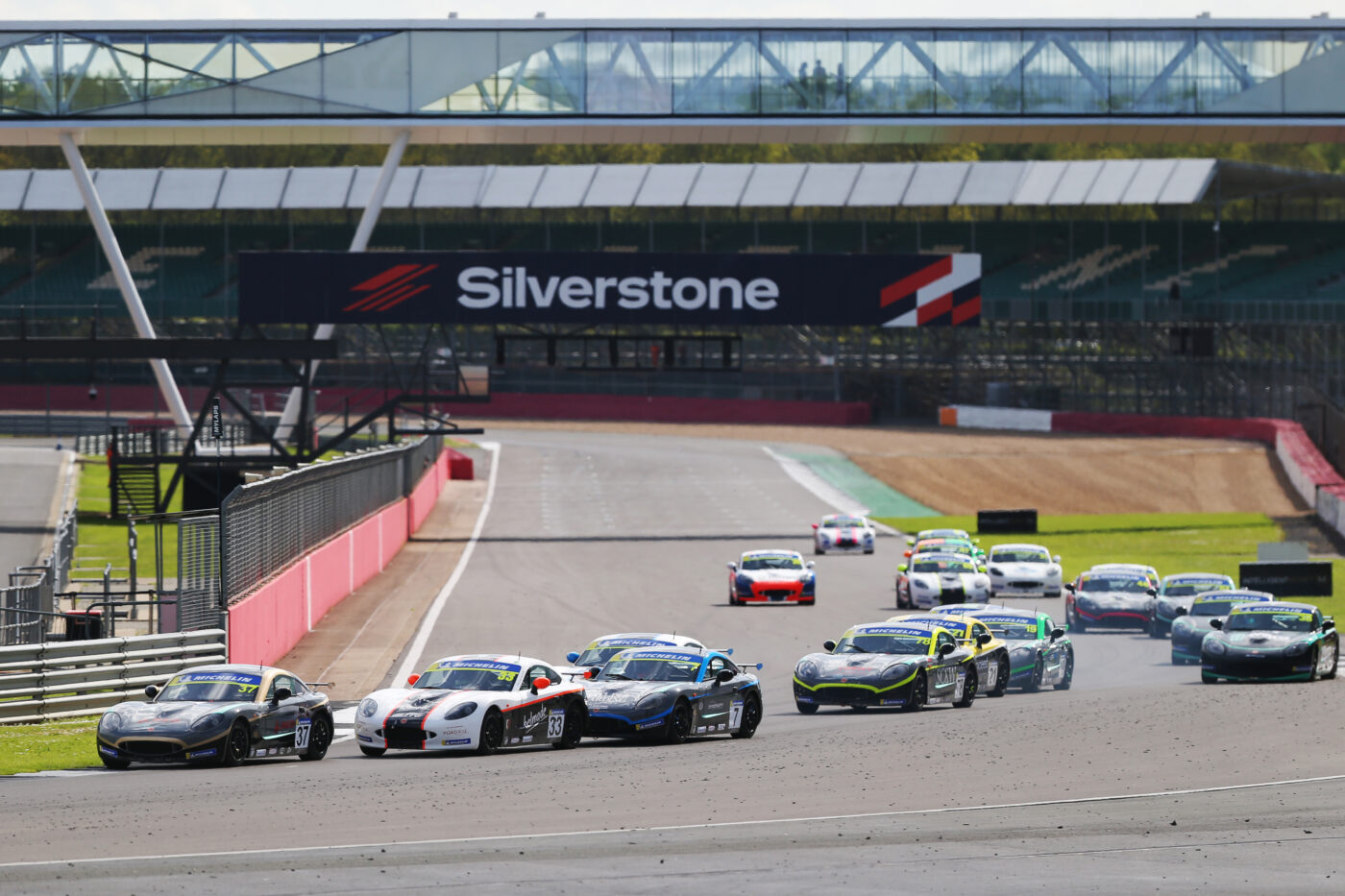 Slater And Robinson Share Ginetta Junior Victories At Silverstone