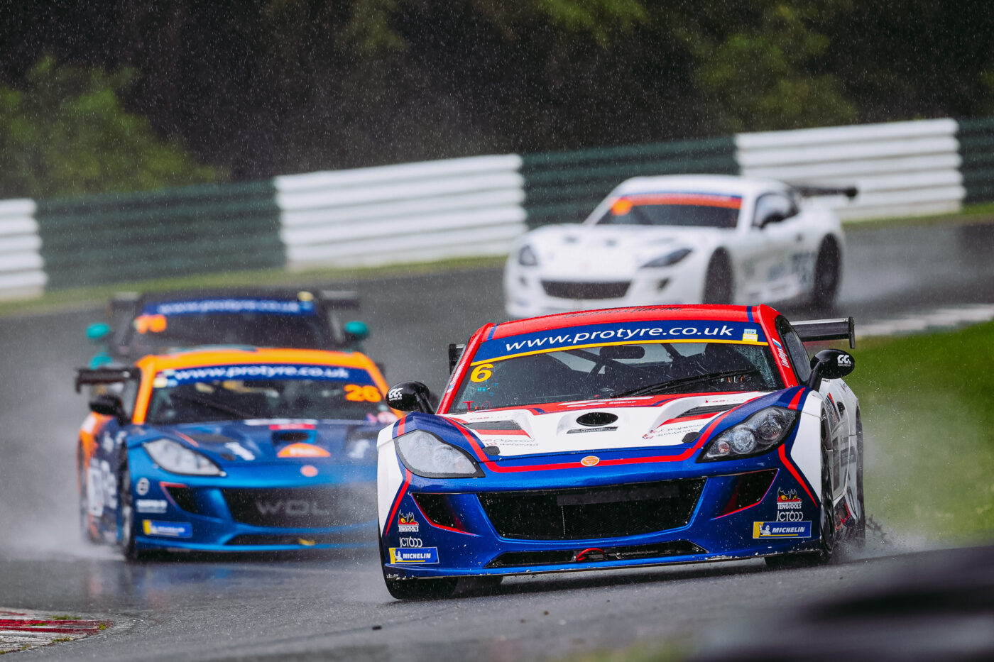 Hage And Reade Star In GT Championship At Cadwell Park